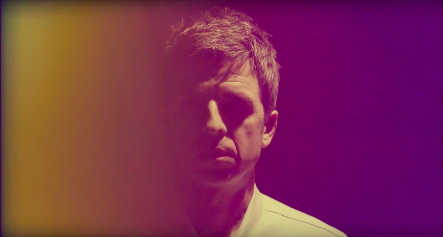 NOEL GALLAGHER'S HIGH FLYING BIRDS - In The Heat of the Moment